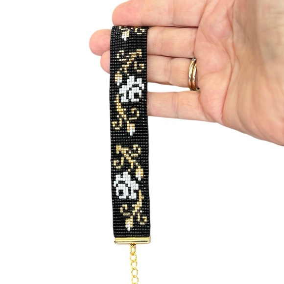 Handcrafted Black & Gold Floral Adjustable Seed Bead Loom Bracelet Heart Charm - Picture 4 of 6